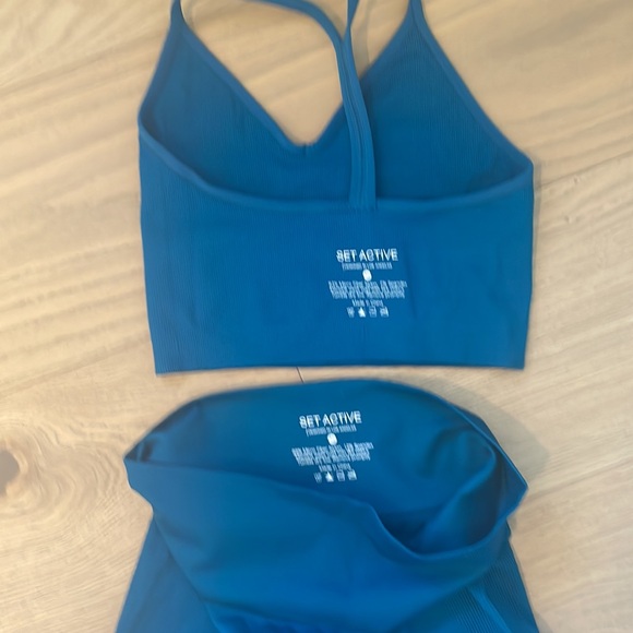 Set Active two piece bra and leggings - Picture 3 of 3